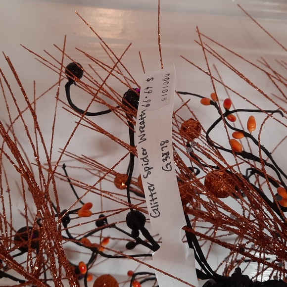 Wreath Glitter Spider Web Halloween Door Wall Decor Spiders Whimsical Fun NWT - Picture 6 of 6